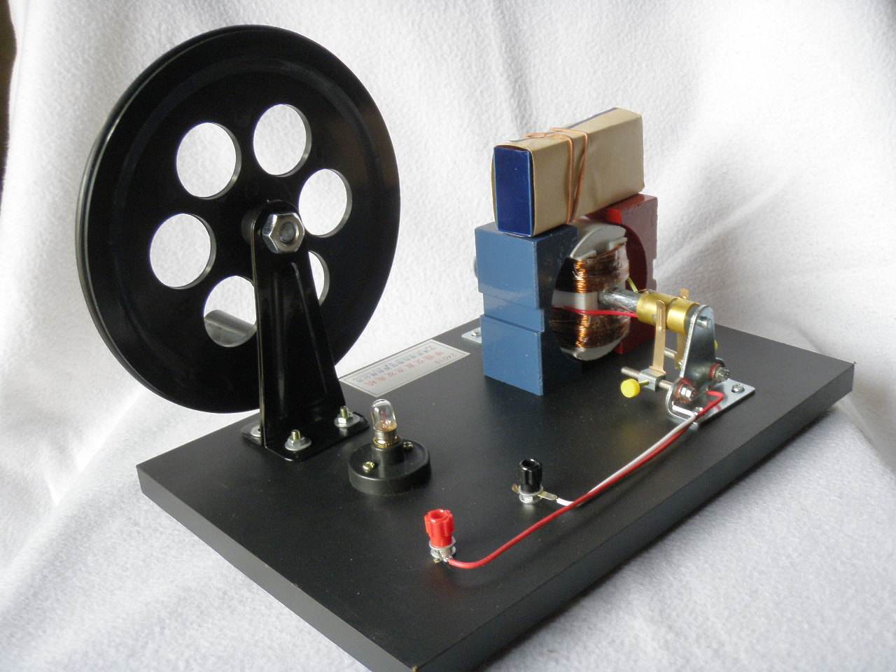 手搖交直流發(fā)電機(jī)